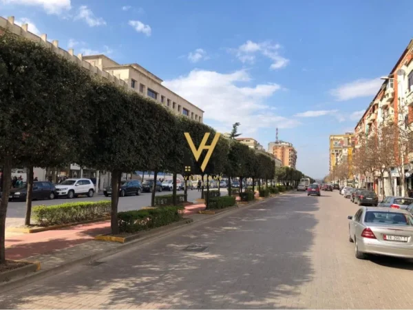 Tirane, shitet dyqan Kati 0, 60 m² 1.500.000 € (BULEVARDI ZOGU I PARE)