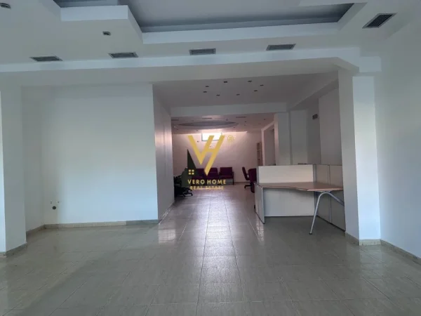 Tirane, shitet dyqan Kati 0, 116 m² 348.000 € (RRUGA E ELBASANIT)