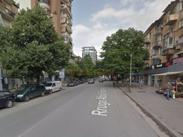 Tirane, jepet me qera dyqan Kati -1, 250 m² 1500 € (Abdyl Frashëri)