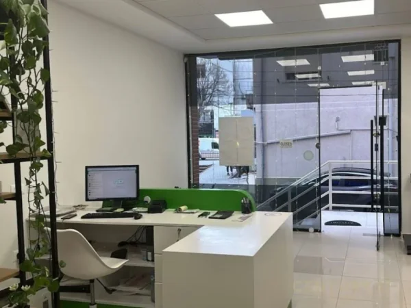 Tirane, jepet me qera ambjent biznesi , 125 m² 2.000 € (Sheshi Willson)