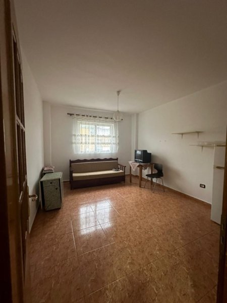 Tirane, jepet me qera apartament 2+1+Ballkon Kati 5, 90 m² 450 € (Ish Parku, Rr. Vace Zela)