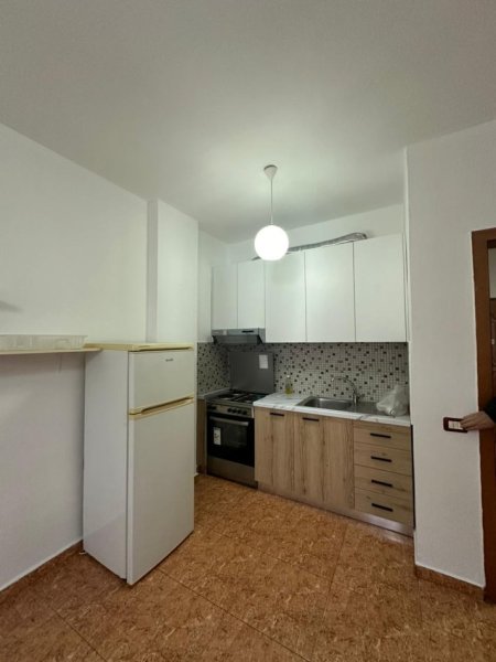 Tirane, jepet me qera apartament 2+1+Ballkon Kati 5, 90 m² 450 € (Ish Parku, Rr. Vace Zela)