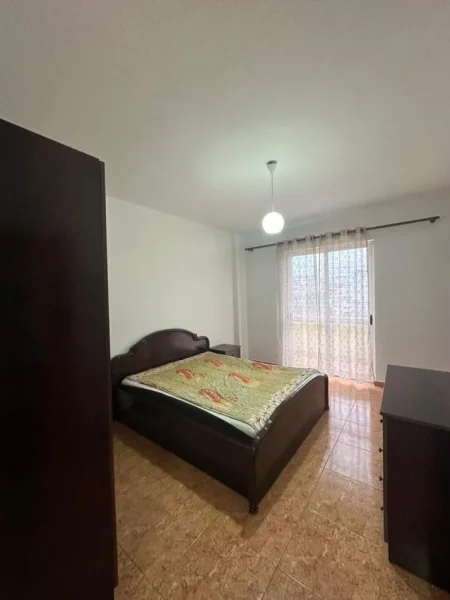 Tirane, jepet me qera apartament 2+1+Ballkon Kati 5, 90 m² 450 € (Ish Parku, Rr. Vace Zela)