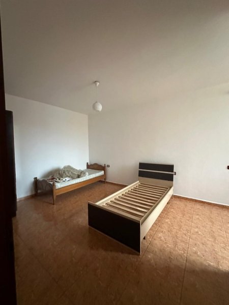 Tirane, jepet me qera apartament 2+1+Ballkon Kati 5, 90 m² 450 € (Ish Parku, Rr. Vace Zela)