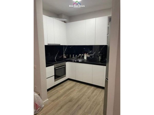Tirane, jepet me qera apartament 2+1 Kati 2, 145 m² 510 € (astir)