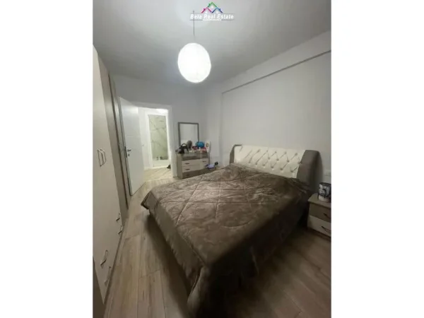 Tirane, jepet me qera apartament 2+1 Kati 2, 145 m² 510 € (astir)