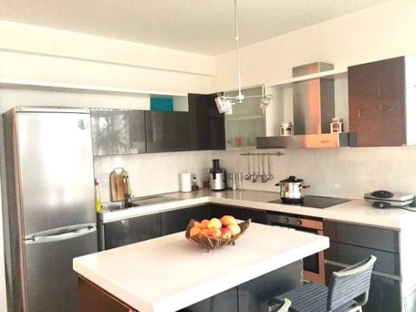 Tirane, jepet me qera apartament 3+1+2WC+Ballkon Kati 3, 145 m² 730 € (Rr. Reshit Petrela te ish Stac i Trenit)