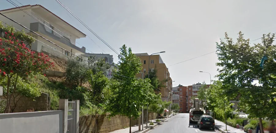 Tirane, shitet dyqan Kati 0, 94 m² 139.500 € (fresk)