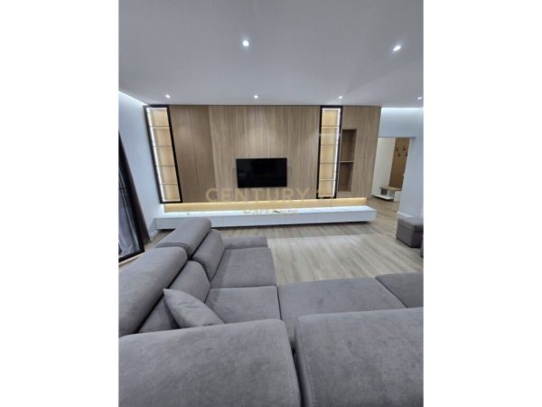 Tirane, shes apartament 2+1+Aneks+Ballkon Kati 1, 155 m² 275.000 € (Selite)