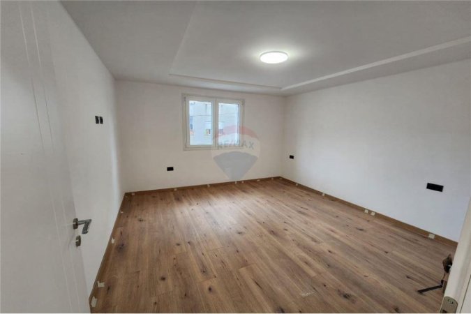 Tirane, jepet me qera apartament 3+1 Kati 2, 140 m² 850 € (Rruga Pjeter Budi)