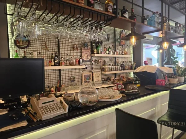 Tirane, shes bar-kafe Kati 0, 175 m² 500.000 € (LIQENI)