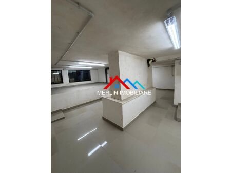 Tirane, jepet me qera ambjent biznesi Kati -1, 179 m² 800 € (Rruga Karl Gega)