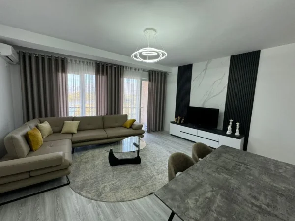 Tirane, shitet apartament 3+1+Ballkon Kati 5, 145 m² 350.000 € (Kopshti Zoologjik)
