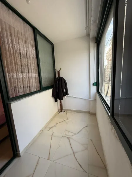 Durres, shitet apartament 1+1+Ballkon Kati 2, 60 m² 65.000 € (Rruga Pavaresia)