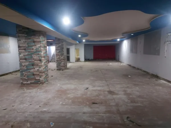 Durres, jepet me qera garazh Kati -1, 229 m² 700 € (Pavaresia)