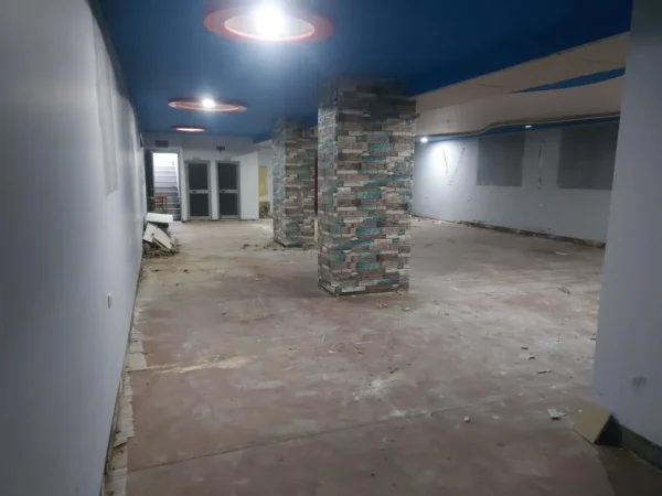 Durres, jepet me qera garazh Kati -1, 229 m² 700 € (Pavaresia)