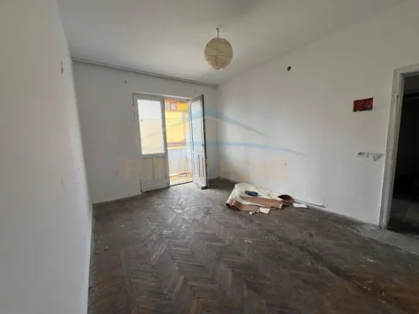 Tirane, shitet apartament 2+1+Ballkon Kati 3, 67 m² 136.000 € (Pazari i Ri)
