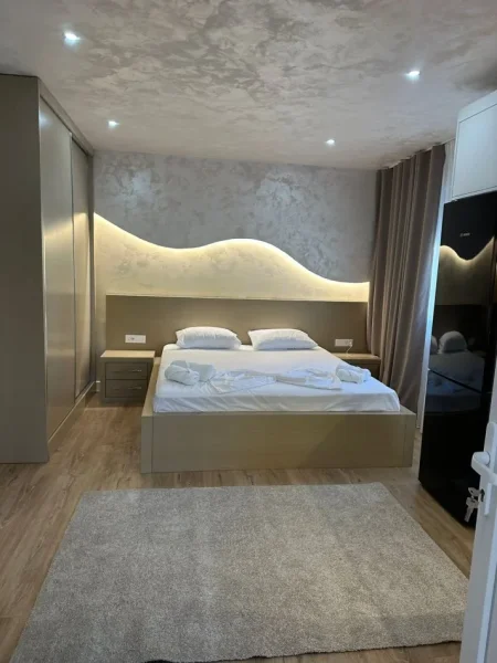 Tirane, jepet me qera garsonier 1+1 Kati 2, 40 m² 400 € (Rruga e Elbasanit)
