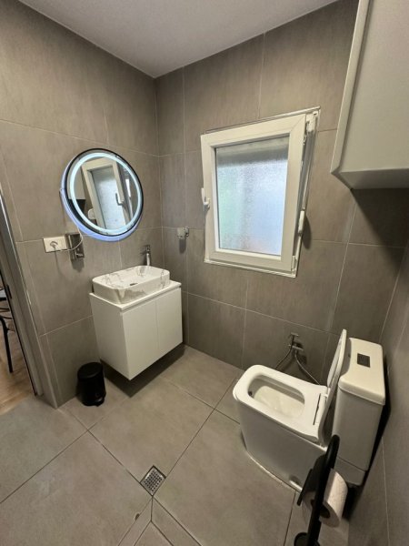 Tirane, jepet me qera garsonier 1+1 Kati 2, 40 m² 400 € (Rruga e Elbasanit)