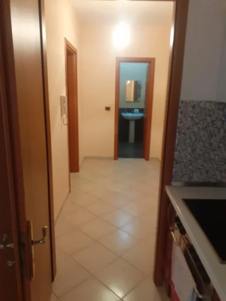 Durres, jepet me qera apartament 1+1+Ballkon Kati 8, 72 m² 350 € (Rrota e Kuqe)