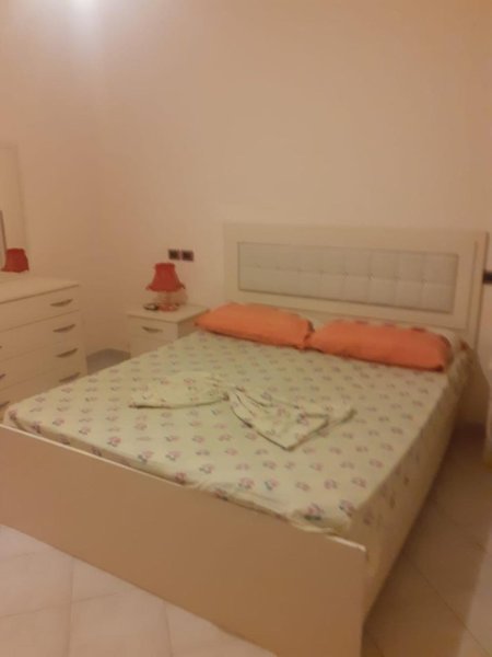 Durres, jepet me qera apartament 1+1+Ballkon Kati 8, 72 m² 350 € (Rrota e Kuqe)