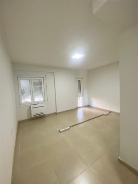 Tirane, jepet me qera apartament 2+1+Ballkon Kati 4, 100 m² 1.000 € (Rruga e Kosovareve)
