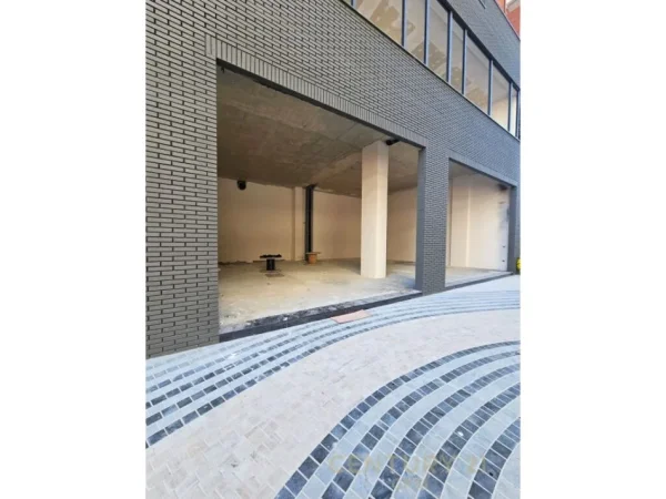 Tirane, jepet me qera ambjent biznesi Kati 0, 137 m² 3.500 € (Kompleksi Delijorgji)