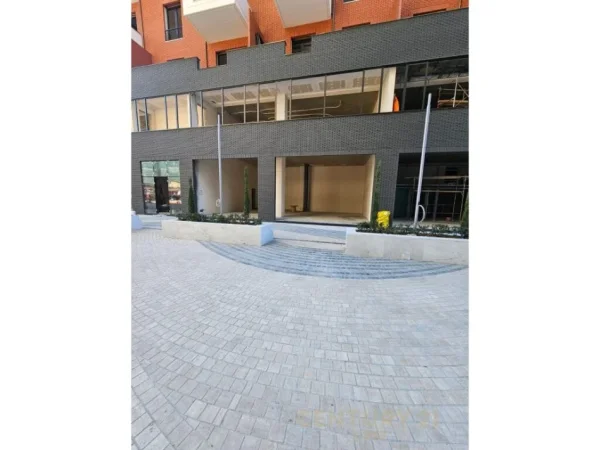 Tirane, jepet me qera ambjent biznesi Kati 0, 137 m² 3.500 € (Kompleksi Delijorgji)