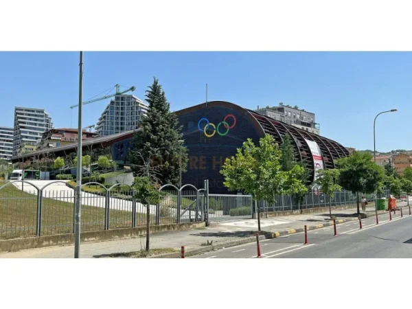 Tirane, shitet ambjent biznesi Kati 0, 46 m² 78.200 € (Parku Olimpik)