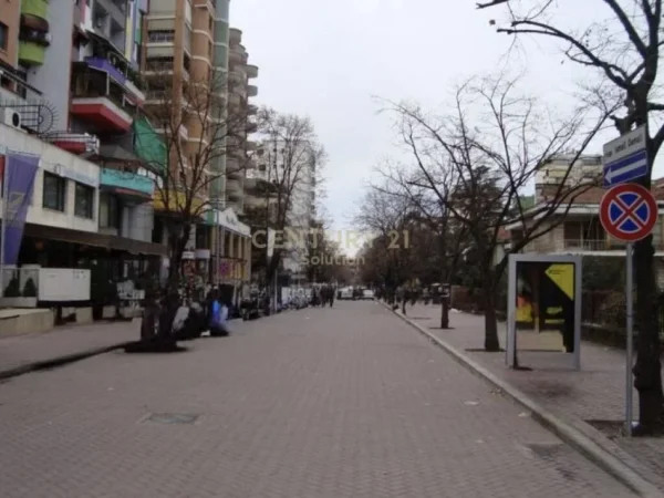 Tirane, jepet me qera ambjent biznesi , 516 m² 6.000 € (BLLOK)