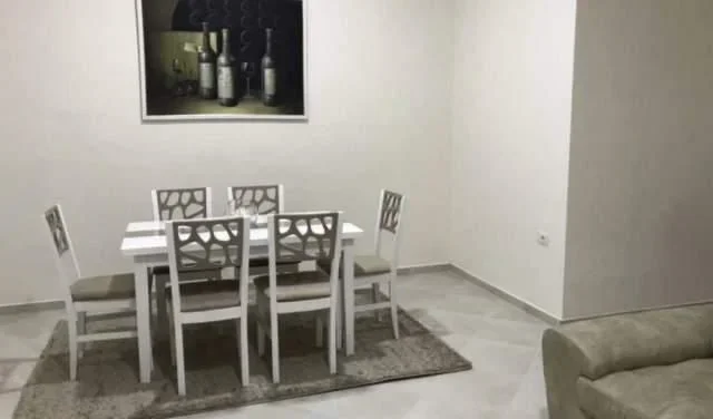 Tirane, jepet me qera apartament 1+1+Ballkon Kati 1, 61 m² 350 € (Fresk, Afer Big Market)