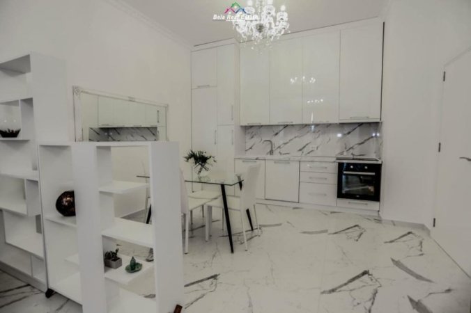 Tirane, jepet me qera apartament 1+1+Ballkon Kati 6, 78 m² 800 € (21 dhjetori)