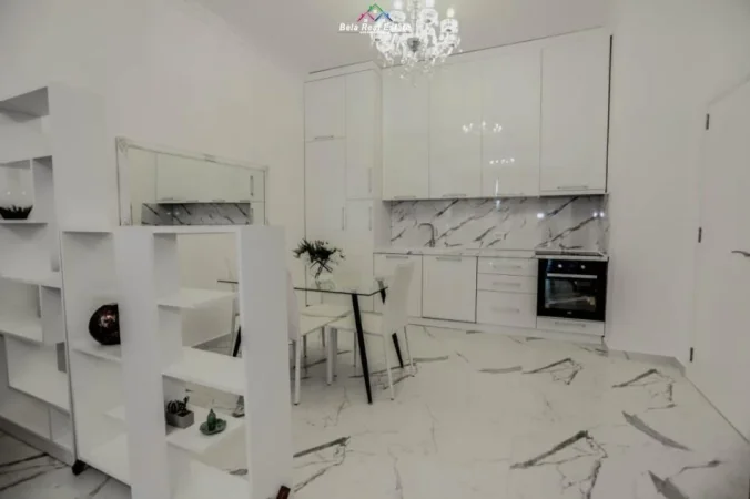 Tirane, jepet me qera apartament 1+1+Ballkon Kati 6, 78 m² 800 € (21 dhjetori)