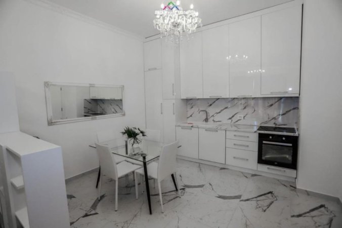 Tirane, jepet me qera apartament 1+1+Ballkon Kati 6, 78 m² 800 € (21 dhjetori)