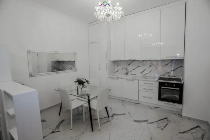 Tirane, jepet me qera apartament 1+1+Ballkon Kati 6, 78 m² 800 € (21 dhjetori)