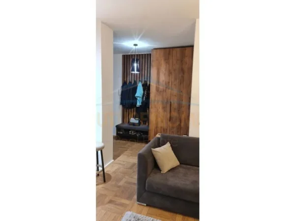 Tirane, jepet me qera apartament 2+1+Ballkon Kati 8, 98 m² 850 € (21 dhjetor)