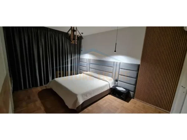 Tirane, jepet me qera apartament 2+1+Ballkon Kati 8, 98 m² 850 € (21 dhjetor)