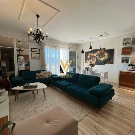 Vlore, shitet apartament 3+1+Ballkon Kati 4, 148 m² 318.000 € (VLORE, LUNGOMARE)
