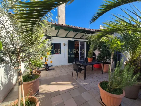 Tirane, shes apartament 4+1+Aneks+Ballkon Kati 12, 206 m² 376.000 € (Komuna e Parisit)