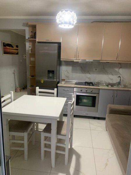 Durres, jepet me qera apartament 1+1+Ballkon Kati 3, 56 m² 250 € (Tregu i madh Industrial)