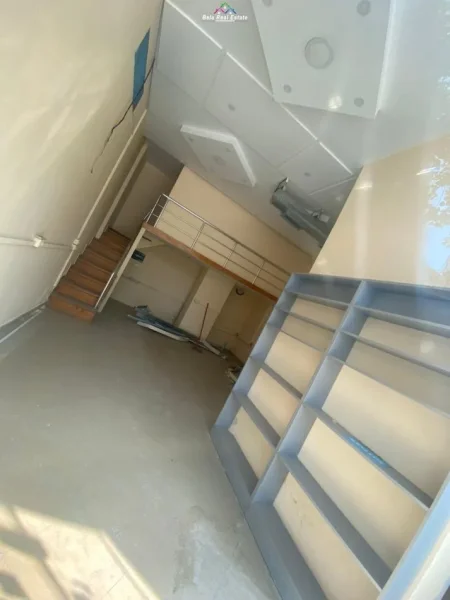 Tirane, jepet me qera dyqan Kati 0, 40 m² 600 € (qytet studenti)