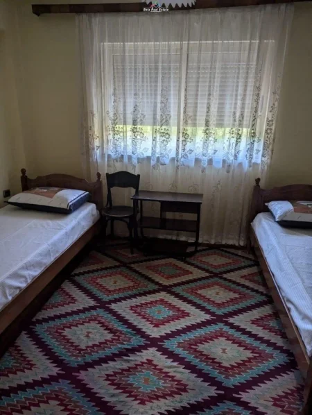 Tirane, jepet me qera apartament 2+1 Kati 3, 80 m² 650 € (qender)