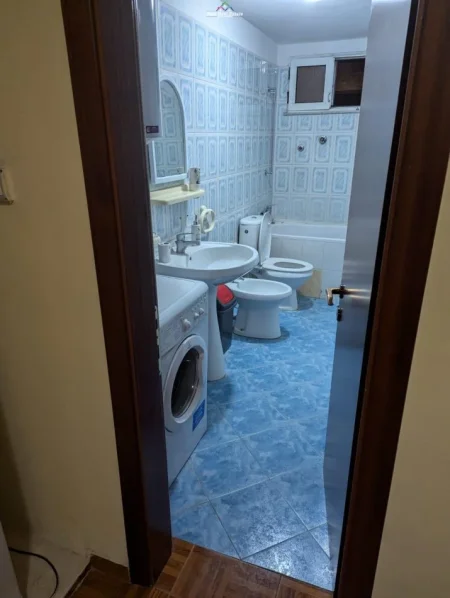 Tirane, jepet me qera apartament 2+1 Kati 3, 80 m² 650 € (qender)