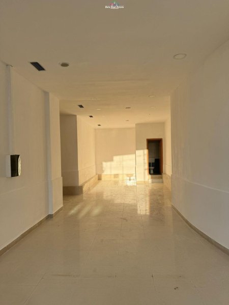 Tirane, jepet me qera dyqan Kati -1, 103 m² 800 € (qytet studenti)