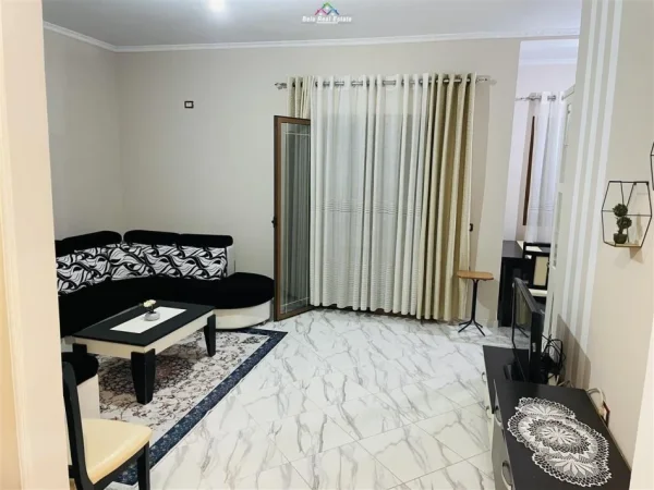 Tirane, jepet me qera Vile 2+1 Kati 2, 80 m² 400 € (sauk)