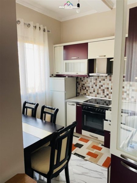 Tirane, jepet me qera Vile 2+1 Kati 2, 80 m² 400 € (sauk)