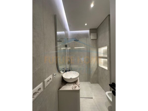 Tirane, jepet me qera apartament 3+1 Kati 2, 150 m² 2.300 € (TEG)