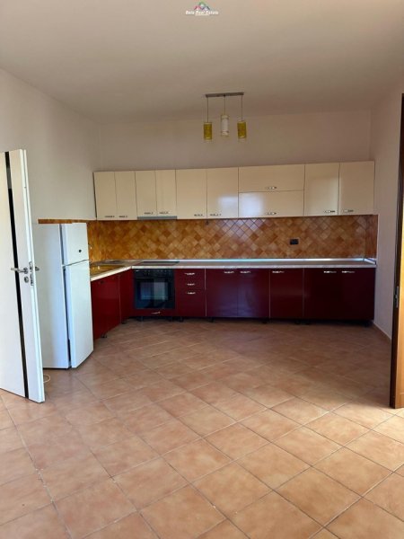 Tirane, jepet me qera Vile 2+1 Kati 2, 140 m² 350 € (shkoze)