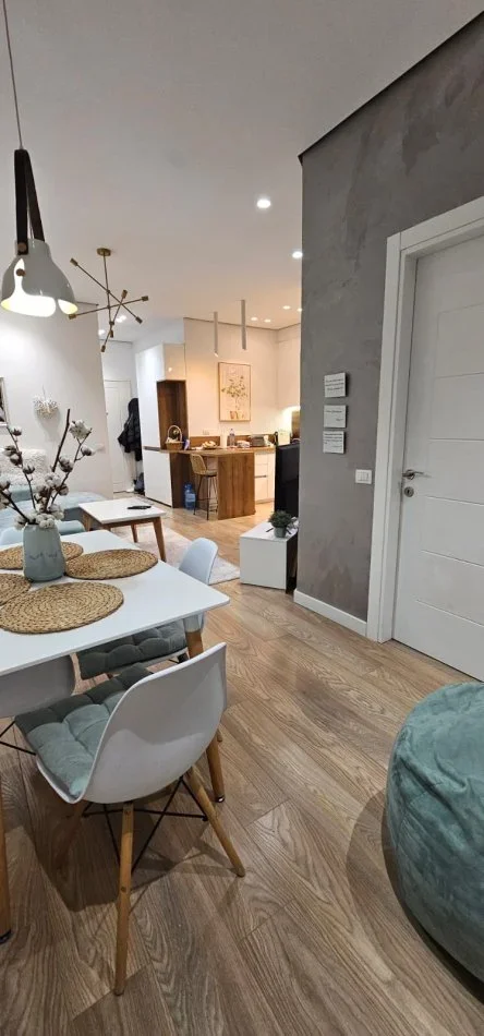 Tirane, shes apartament 1+1+Ballkon Kati 2, 65 m² 137.000 € (KOPSHTI BOTANIK)