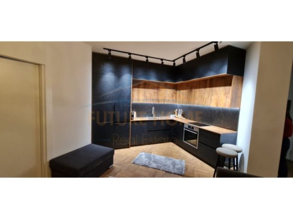 Tirane, jepet me qera apartament 2+1 Kati 8, 100 m² 850 € (21 Dhjetori)